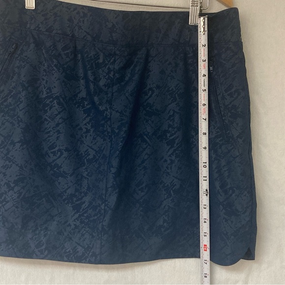 Orvis Women’s Embossed Pull on Skort Shattered Glass Blue Sz L - Picture 8 of 15